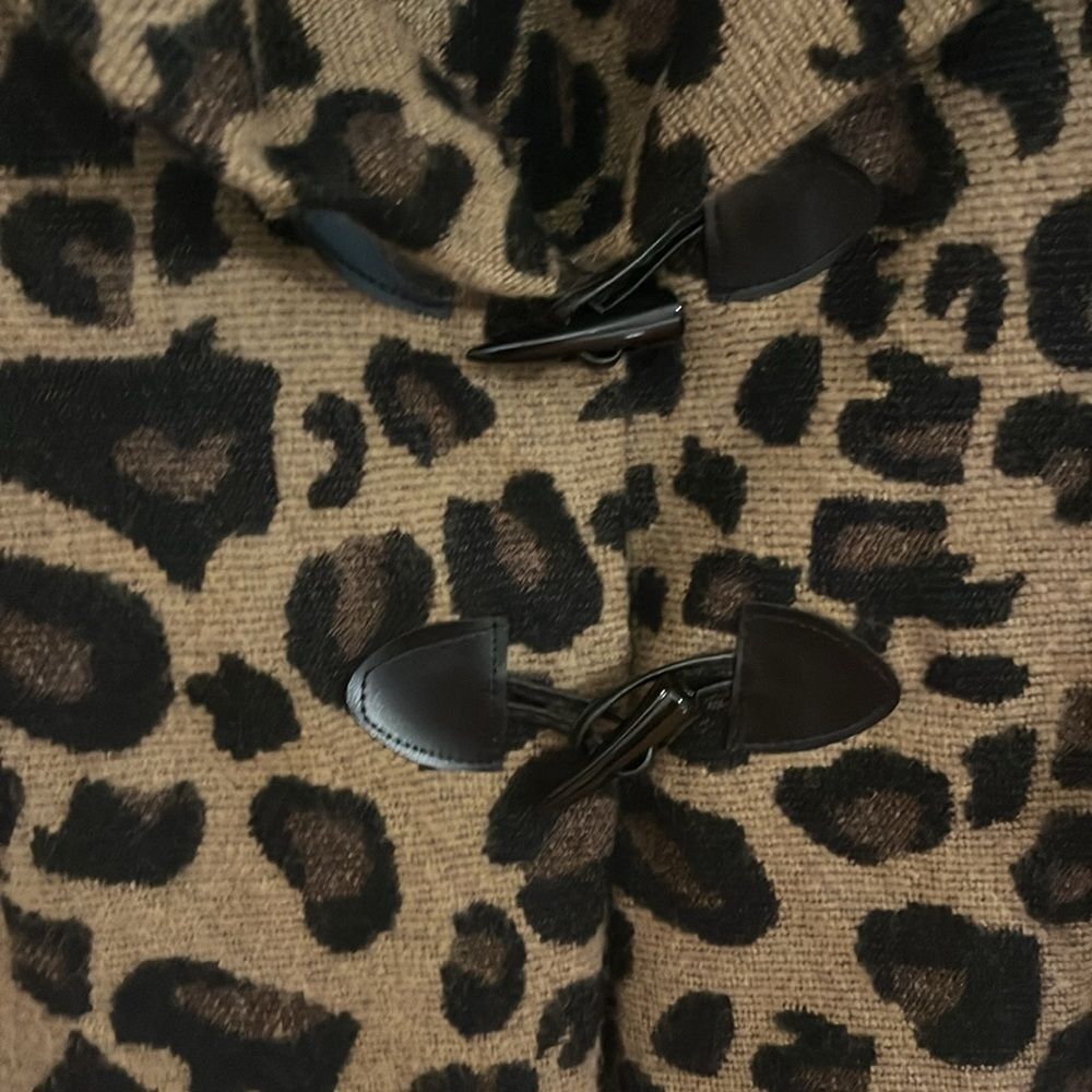 EUC-Boutique Leopard Wrap - Picture 3 of 4